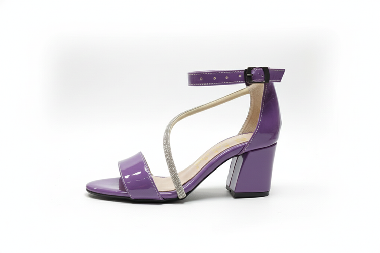 صندل مجلسی زنانه مدل گلزار بنفش ورنی با بند نگیندار و پاشنه پهن