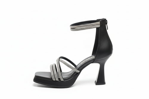 صندل مجلسی سفید برند ژالین با پاشنه پهن و بندهای نگیندار درخشان مناسب هر مجلسی