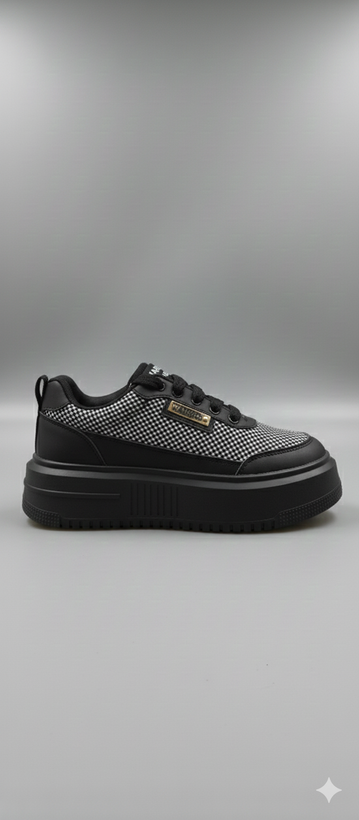 عکس نمای روبروی کفش لژدار زنانه مشکی با بندهای پهن و رویه توری