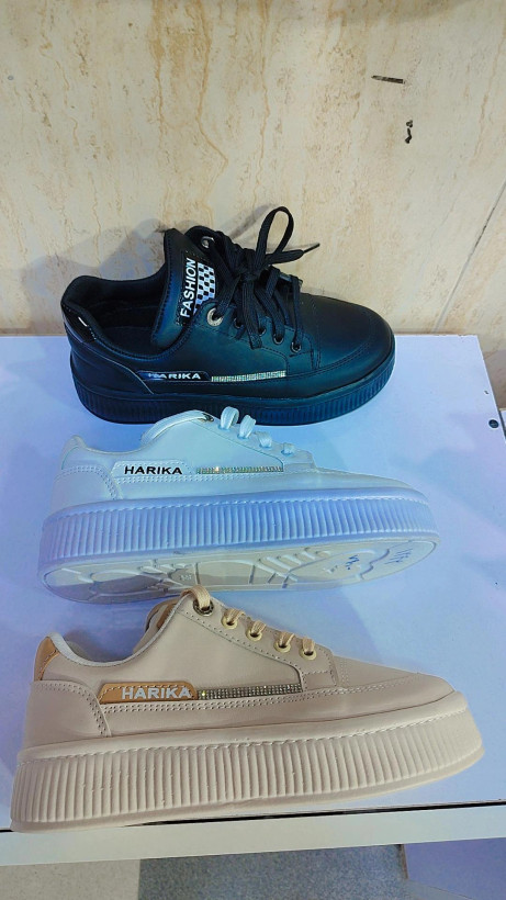 کفش لژدار زنانه برند هاریکا در سه رنگ مشکی، کرم و سفید".