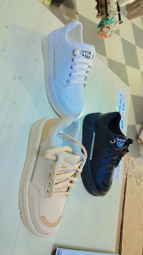 این کفش دخترانه سایز 31-35 به طور خاص برای رشد و